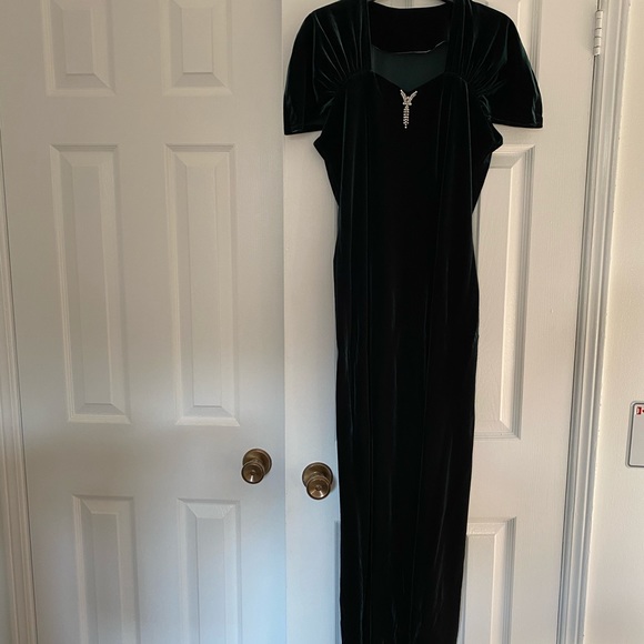 Green velvet gown - Picture 2 of 7